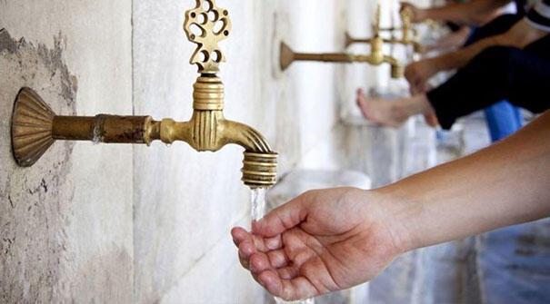 Abdest alırken su yutmak orucu bozar mı? Oruçluyken boğaza su kaçması orucu bozar mı?