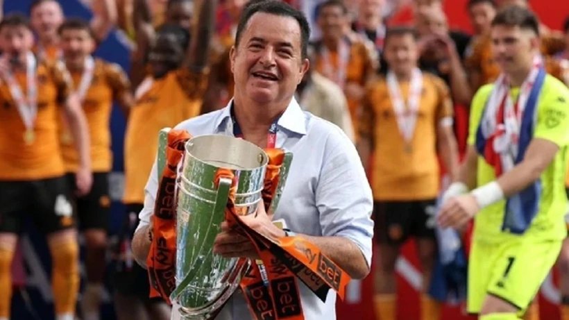 Acun Ilıcalı Türkiye'nin hayallerini yıkan genç yıldızı Hull City'e istedi - Resim: 2