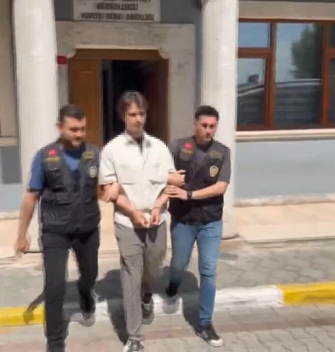 unlu-fenomen-danla-bilici-kafeteryada-darp-etmisti-eski-sevgilisi-berk-cetine-istenen-ceza-belli-oldu-yenicag-2.jpg